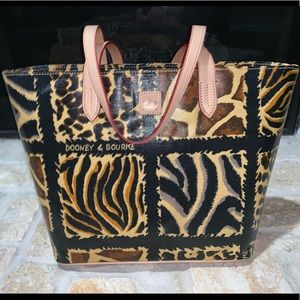 ⭐️Brand New⭐️ Dooney & Bourke Animal Print ZipTote